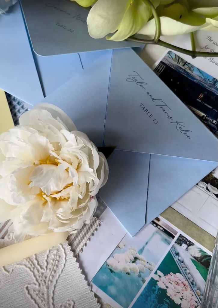 بعد عام من العلاقة… هل تزوّجت تايلور سويفت سرًا؟