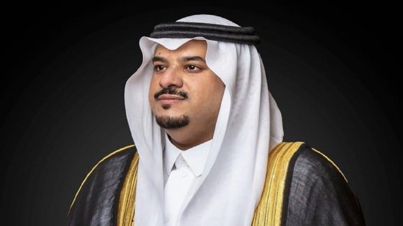 نائب أمير الرياض يؤدي صلاة الميت على صاحب السمو الأمير فيصل بن تركي بن سعود الكبير