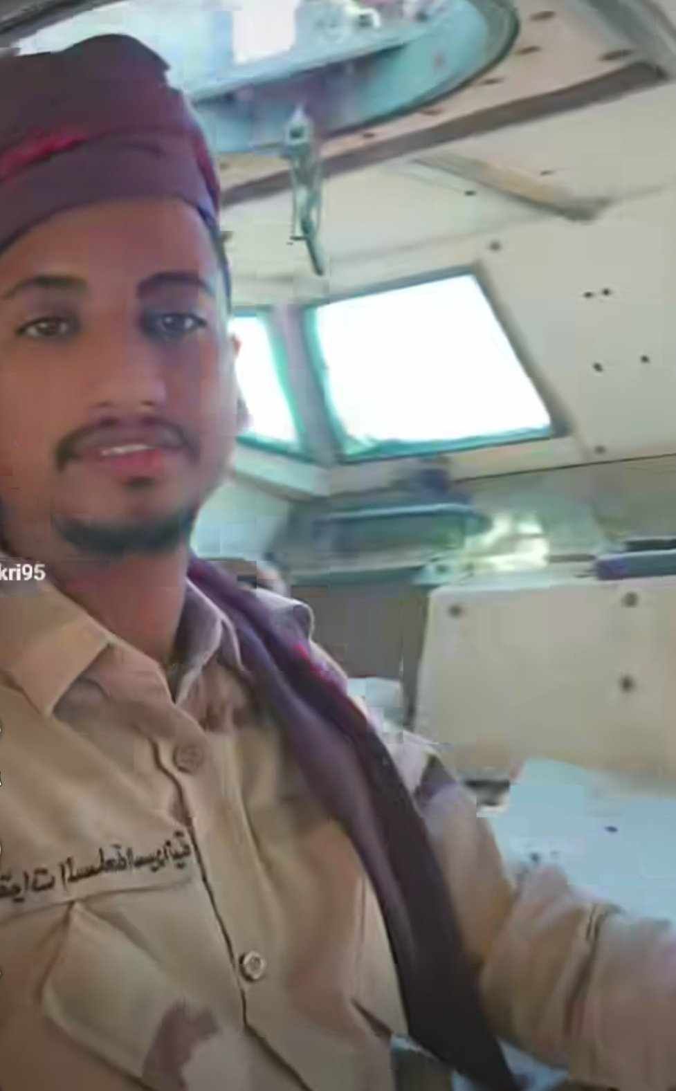 شاهد بالفيديو.. الناشط الشهير “الشكري” يظهر مع الفنانة لينا قاسم داخل سيارة فارهة بالسعودية