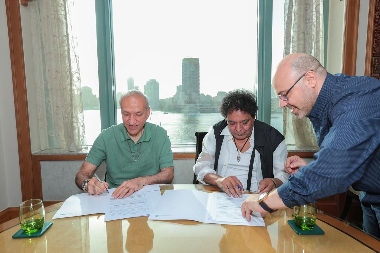 الكينج محمد منير يطرح أحدث أغانيه " ملامحنا "