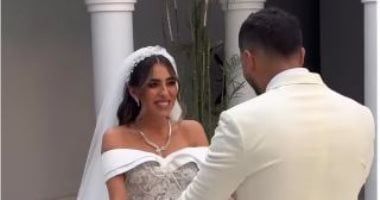 بقبلة على الرأس واليد.. يوسف حشيش يستقبل عروسته منة عدلى القيعي (صور)