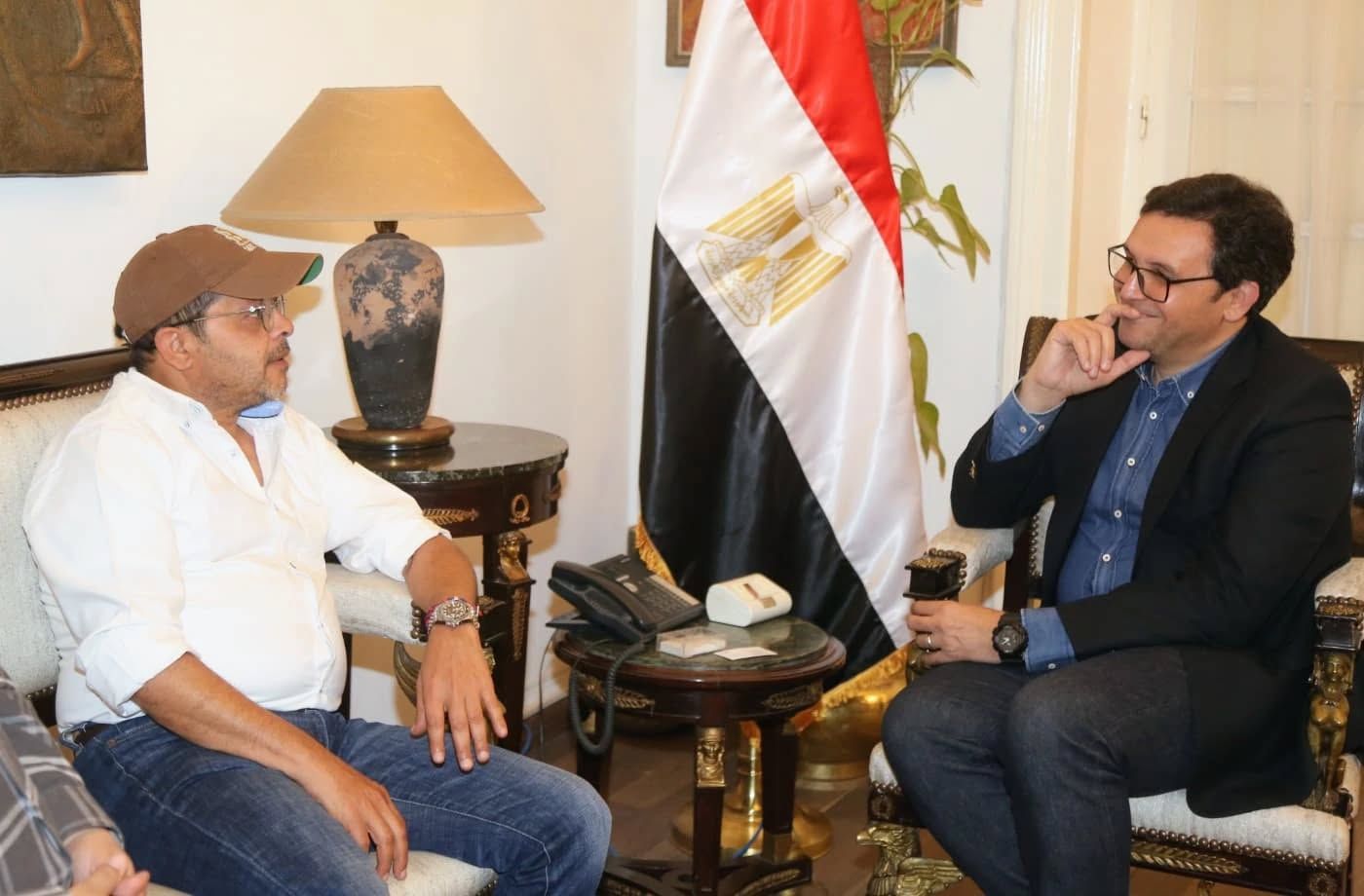 وزير الثقافة يلتقى محمد هنيدى لبحث تقديم عروض مسرحية بالمحافظات