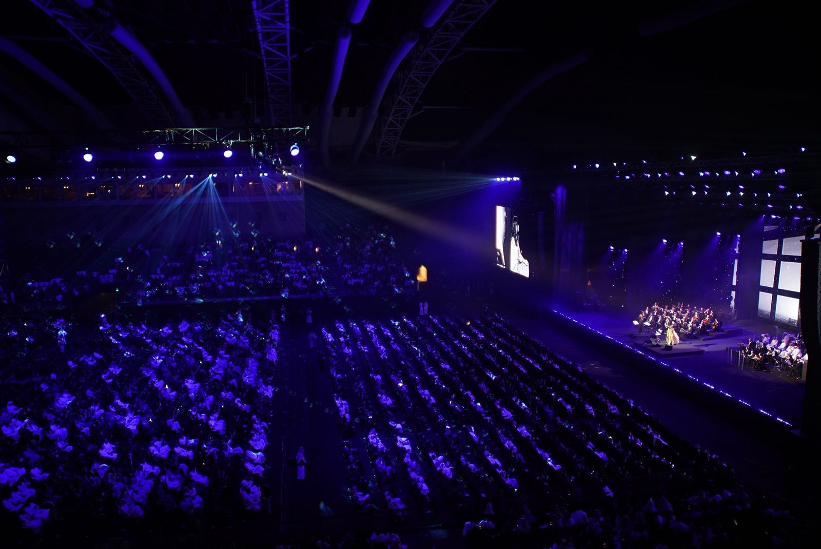 أنغام تحيى حفلا كامل العدد على مسرح محمد عبده بقيادة هانى فرحات