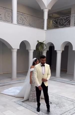 بقبلة على الرأس واليد.. يوسف حشيش يستقبل عروسته منة عدلى القيعي (صور)