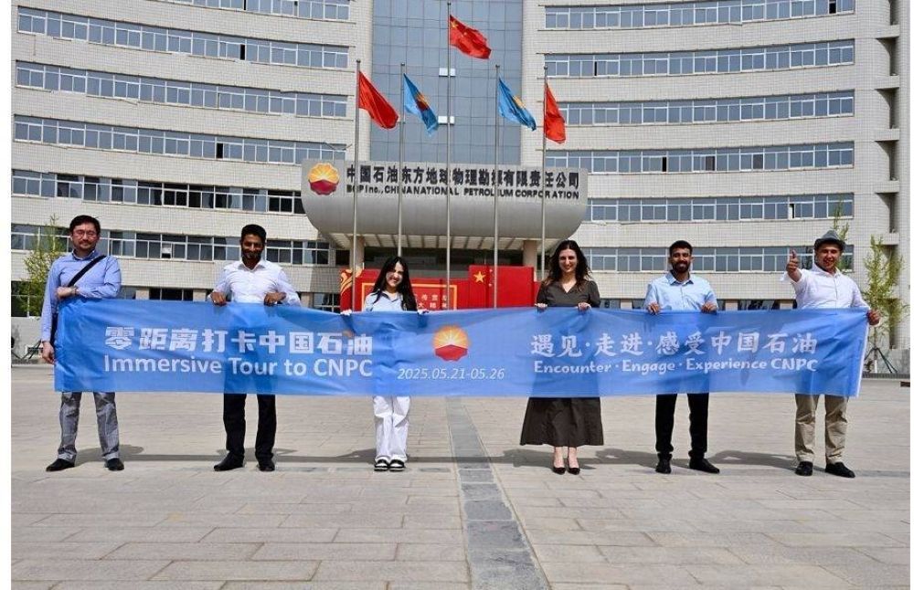 بطل جسر اللغة الصينية السعودي يخوض تجربة الـ 6 أيام في مجال الطاقة