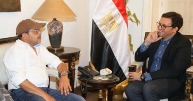 وزير الثقافة يلتقى محمد هنيدى لبحث تقديم عروض مسرحية بالمحافظات