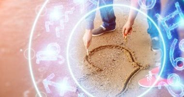 طالع الأبراج: الأبراج الأكثر رومانسية.. 5 أبراج تقدس الحب والمشاعر أشهرها الحوت