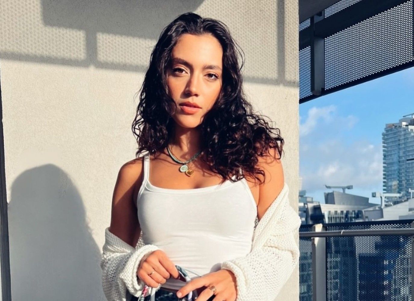 ستيفاني عطالله تتعرض لإصابة طريفة.. والسبب طبق تبولة