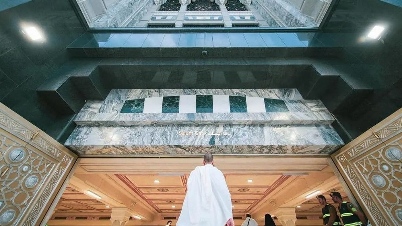 استخدام تقنيات الذكاء الاصطناعي عند أبواب المسجد الحرام