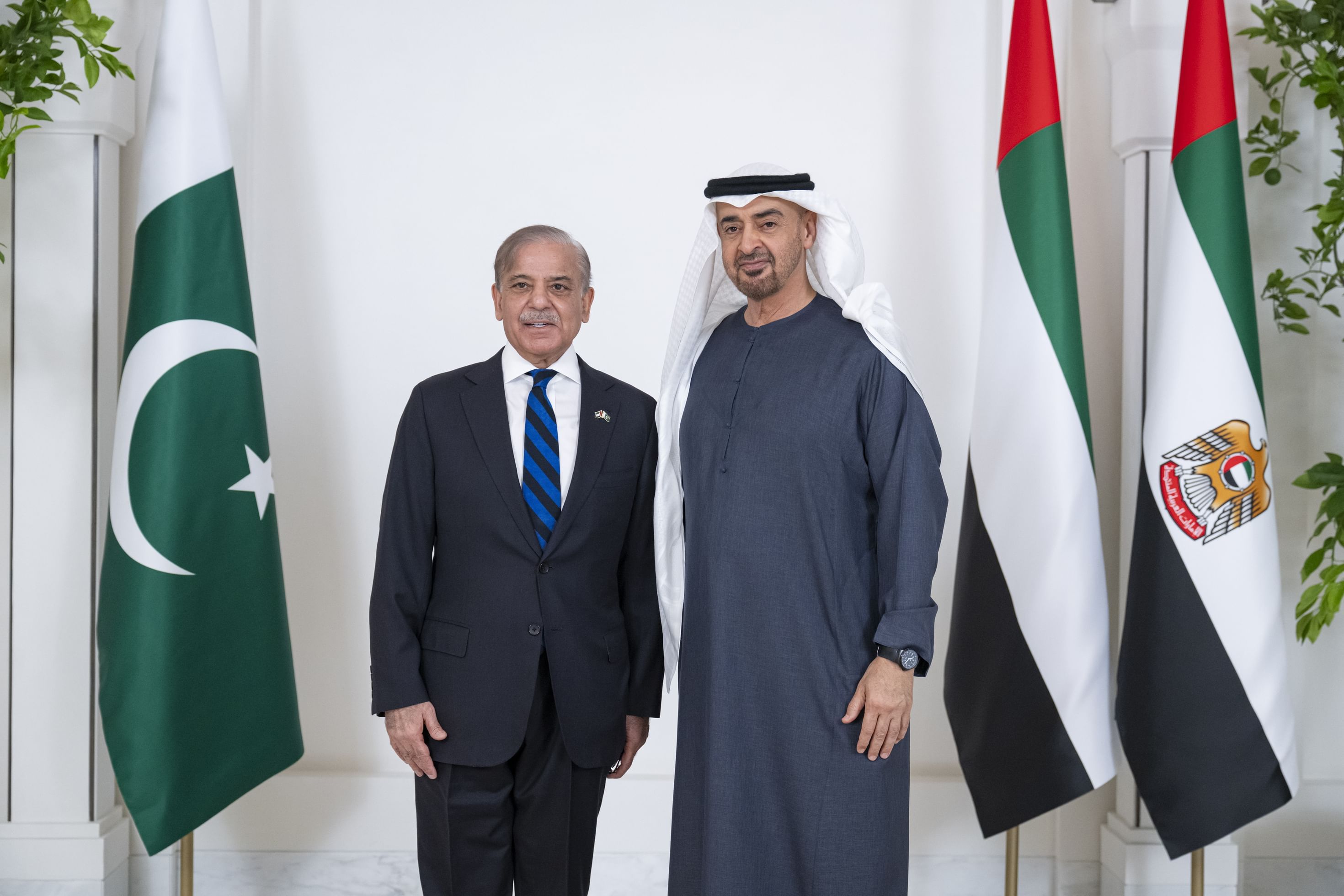 الامارات | رئيس الدولة ورئيس وزراء باكستان يبحثان علاقات التعاون بين البلدين والتطورات الإقليمية