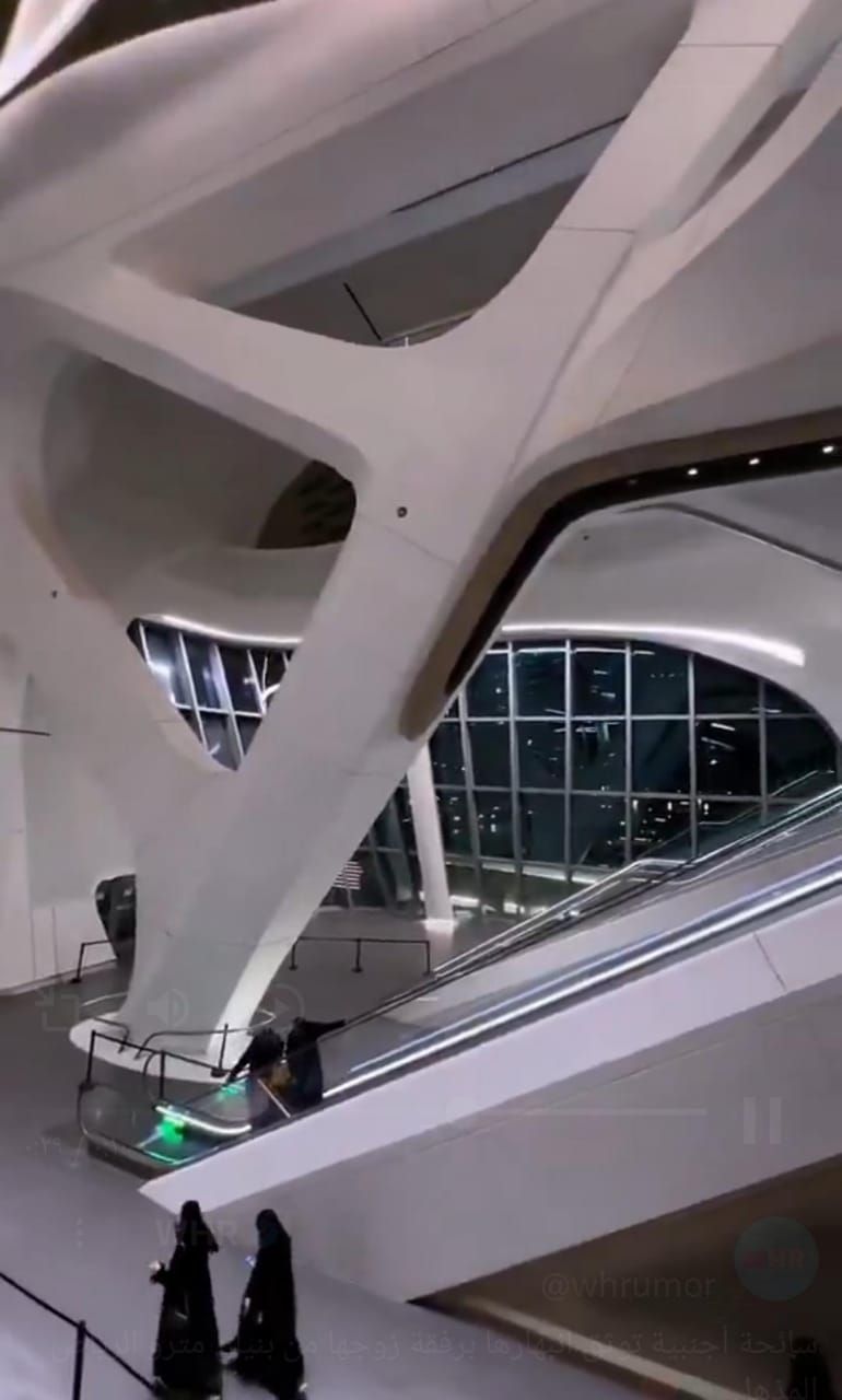 فيديو يوثق انبهار زوجين أجنبيين بتصميم مترو الرياض ويشعل مواقع التواصل