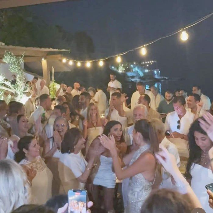 دينا الشربينى ترقص وتغنى فى حفل زفاف أمينة خليل باليونان وتوجه لها رسالة