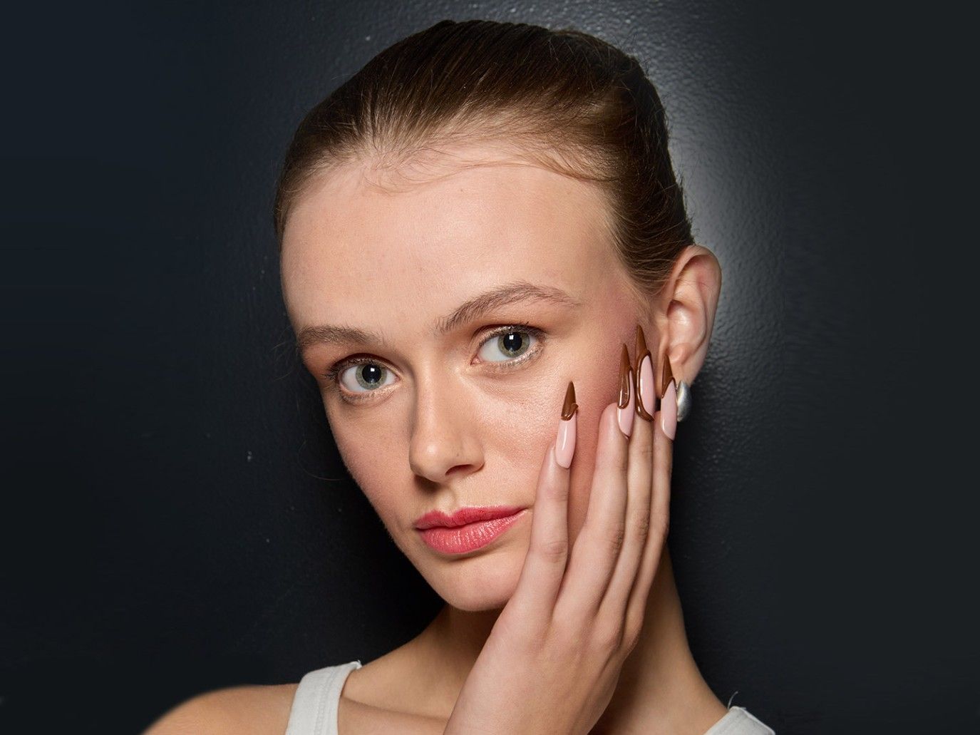 تقوية الأظافر طبيعياً... إليك أفضل الوصفات المجرّبة ونصائح فعالة