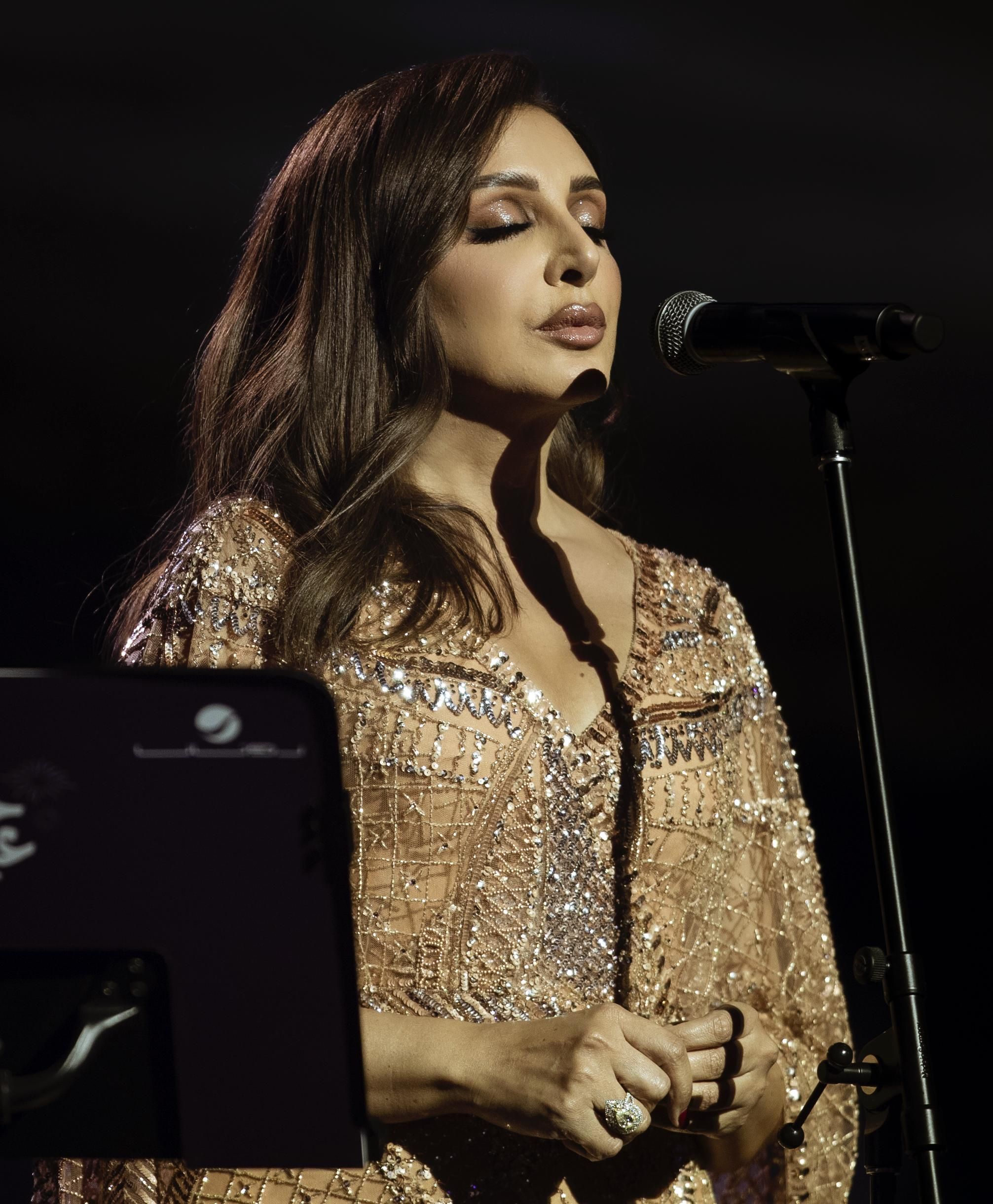 أنغام تحيى حفلا كامل العدد على مسرح محمد عبده بقيادة هانى فرحات