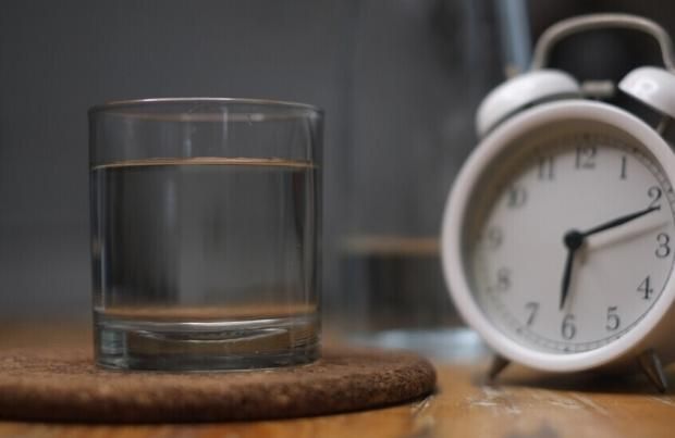 تحذيرات من التخسيس عن طريق صيام الماء.. يقضي على العضلات