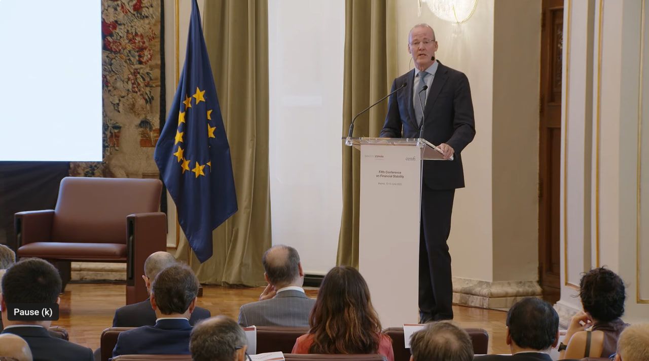 مجلس الاستقرار المالي يحذر من اقتراب العملات الرقمية من "نقطة التحول" مع تعمق روابطها بالتمويل التقليدي