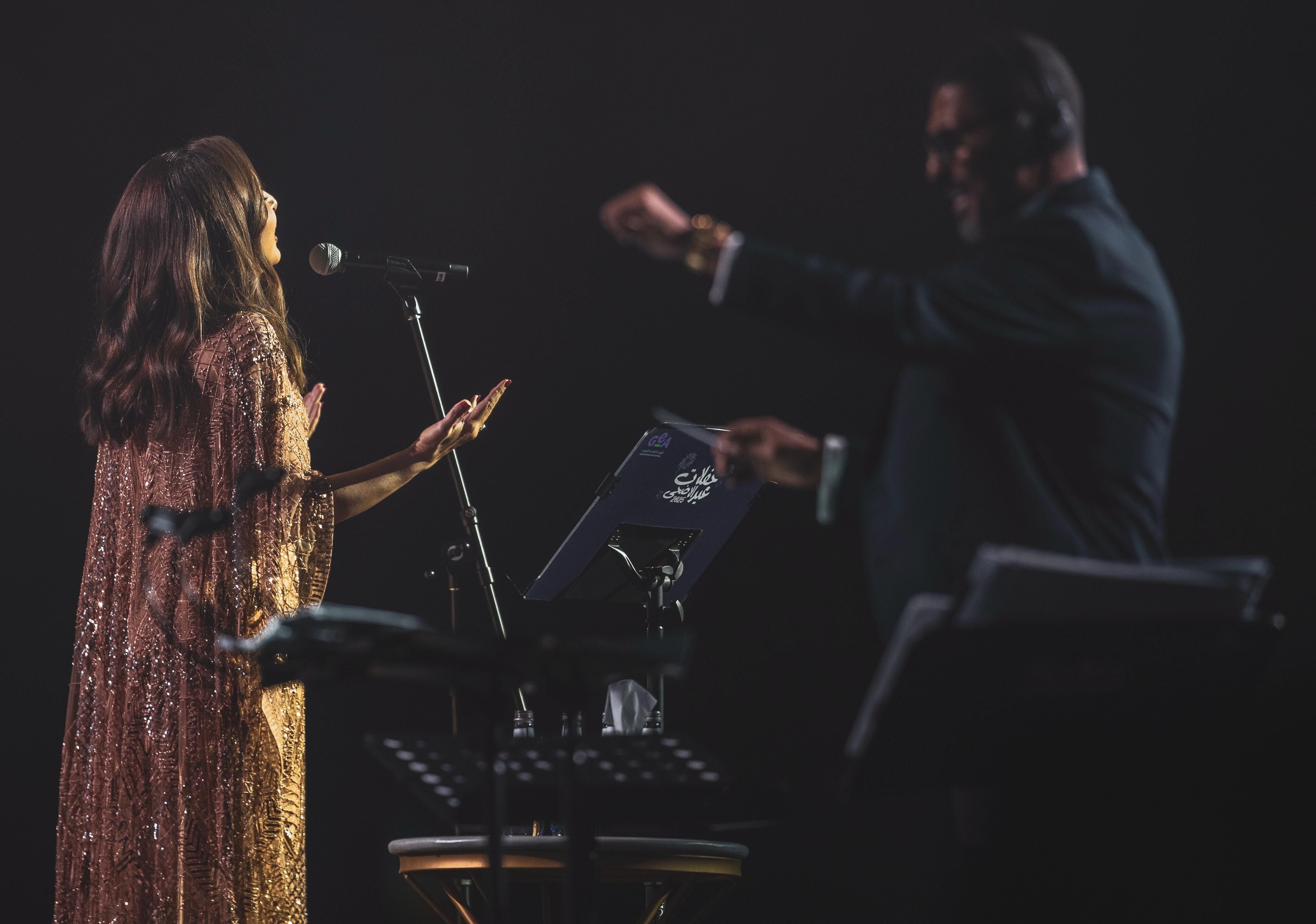 أنغام تحيى حفلا كامل العدد على مسرح محمد عبده بقيادة هانى فرحات