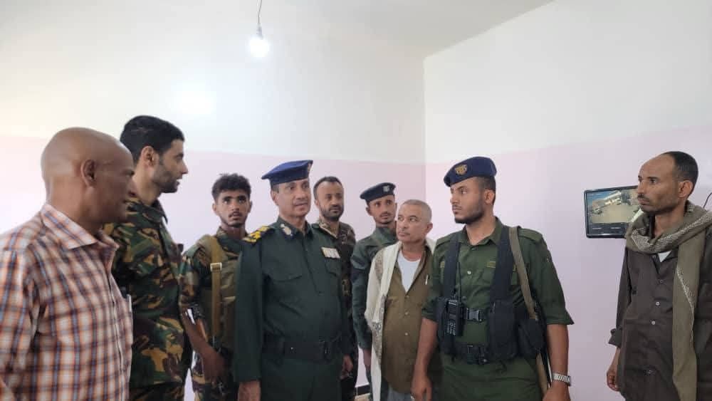 مدير شرطة تعز يشدد على رفع الجاهزية الأمنية وتكثيف الجهود لمكافحة الإرهاب