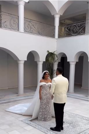 بقبلة على الرأس واليد.. يوسف حشيش يستقبل عروسته منة عدلى القيعي (صور)