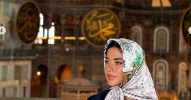 يارا السكري تنشر صورا بالحجاب من زيارتها لتركيا
