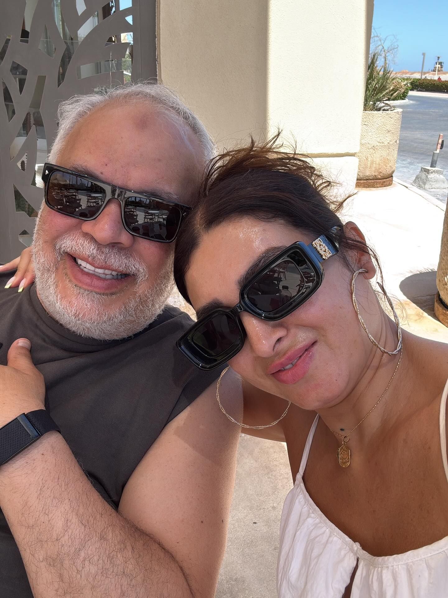 بالصّور- عطلة بصحبة من نحبّ… روجينا وأشرف زكي في مشهد مختلف