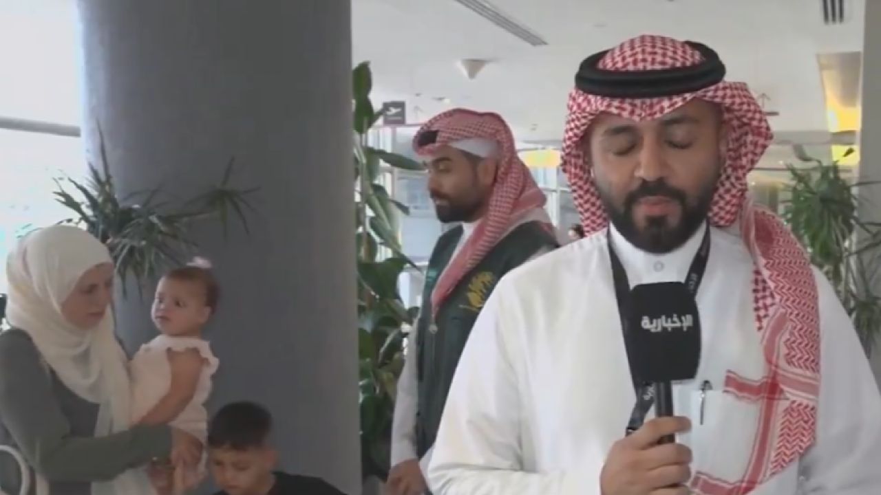 وصول الطفل الفلسطيني محمد حجازي إلى الرياض لتلقي العلاج.. فيديو