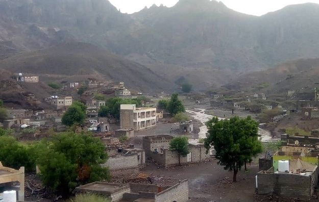 لحج.. العثور على أربعة شبان متوفين بظروف غامضة داخل سيارة في مثلث العند