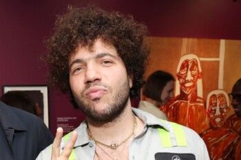 تصريحات غير متوقعة من فنان مرتبط بإحدى أشهر نجمات العالم