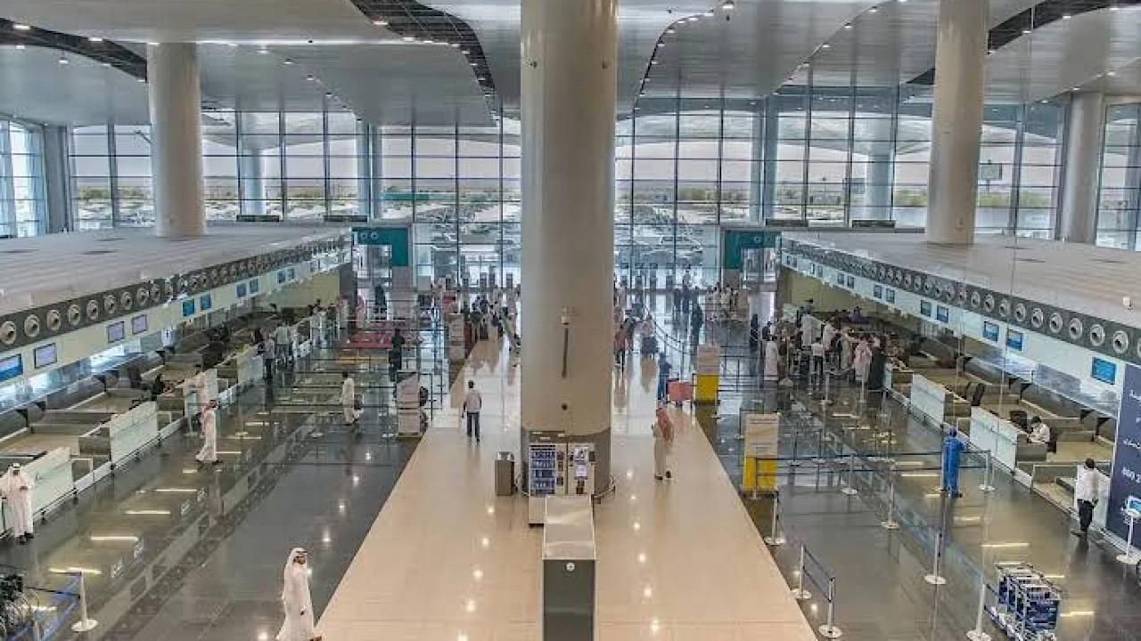 مطارات المملكة تدعو المسافرين لمتابعة تحديثات الرحلات عقب المستجدات الإقليمية