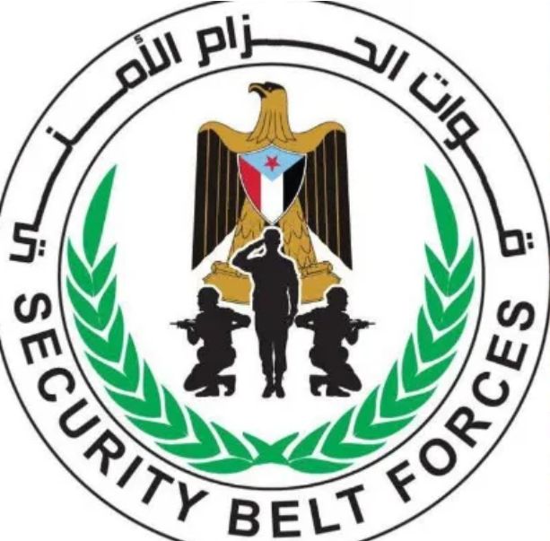 صدمة في عدن... قيادي أمني يتورط في نهب وتصوير فاضح، والعدالة غائبة!