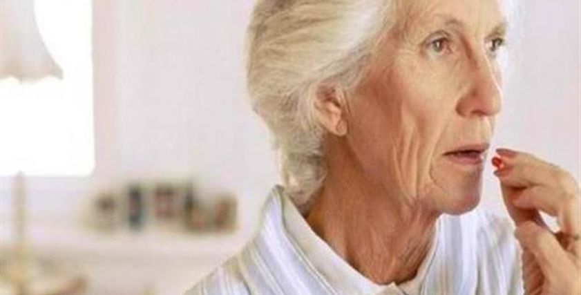 علامات مبكرة تدل على أنك في طريق الخرف.. راقبها جيدا