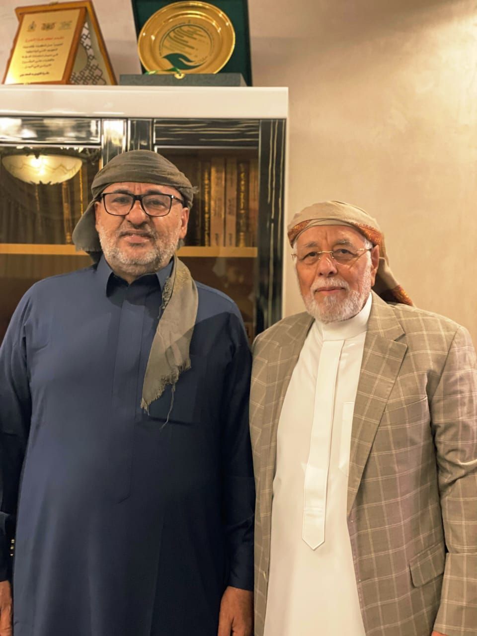 الفريق علي محسن الاحمر يلتقي قيادات في المؤتمر الشعبي العام