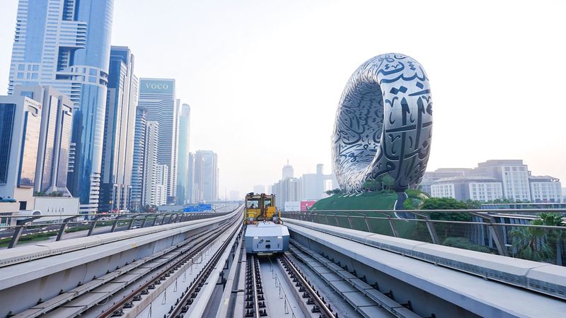الامارات | نظام فحص آلي للسكك الحديدية في مترو دبي