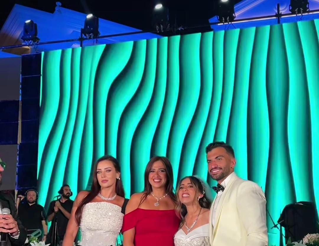 ياسمين عبد العزيز ومنة شلبى ومحمد حماقى فى حفل زفاف منة القيعي (صور)