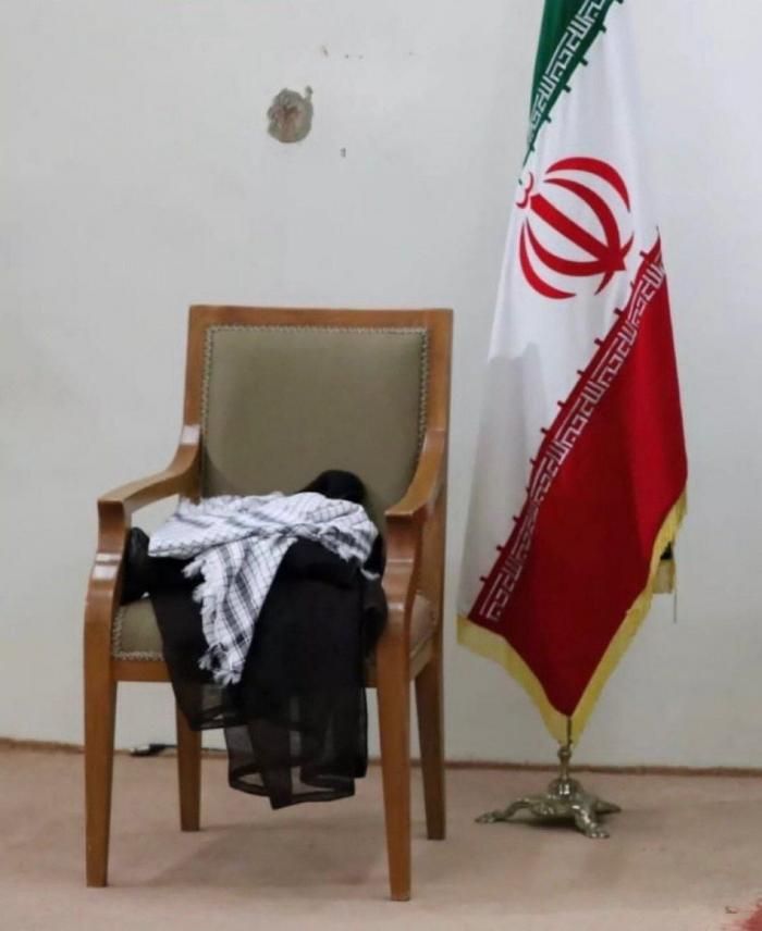 هل خلع المرشد الإيرانى عباءته؟ جدل واسع بعد أنباء ارتدائه البدلة العسكرية