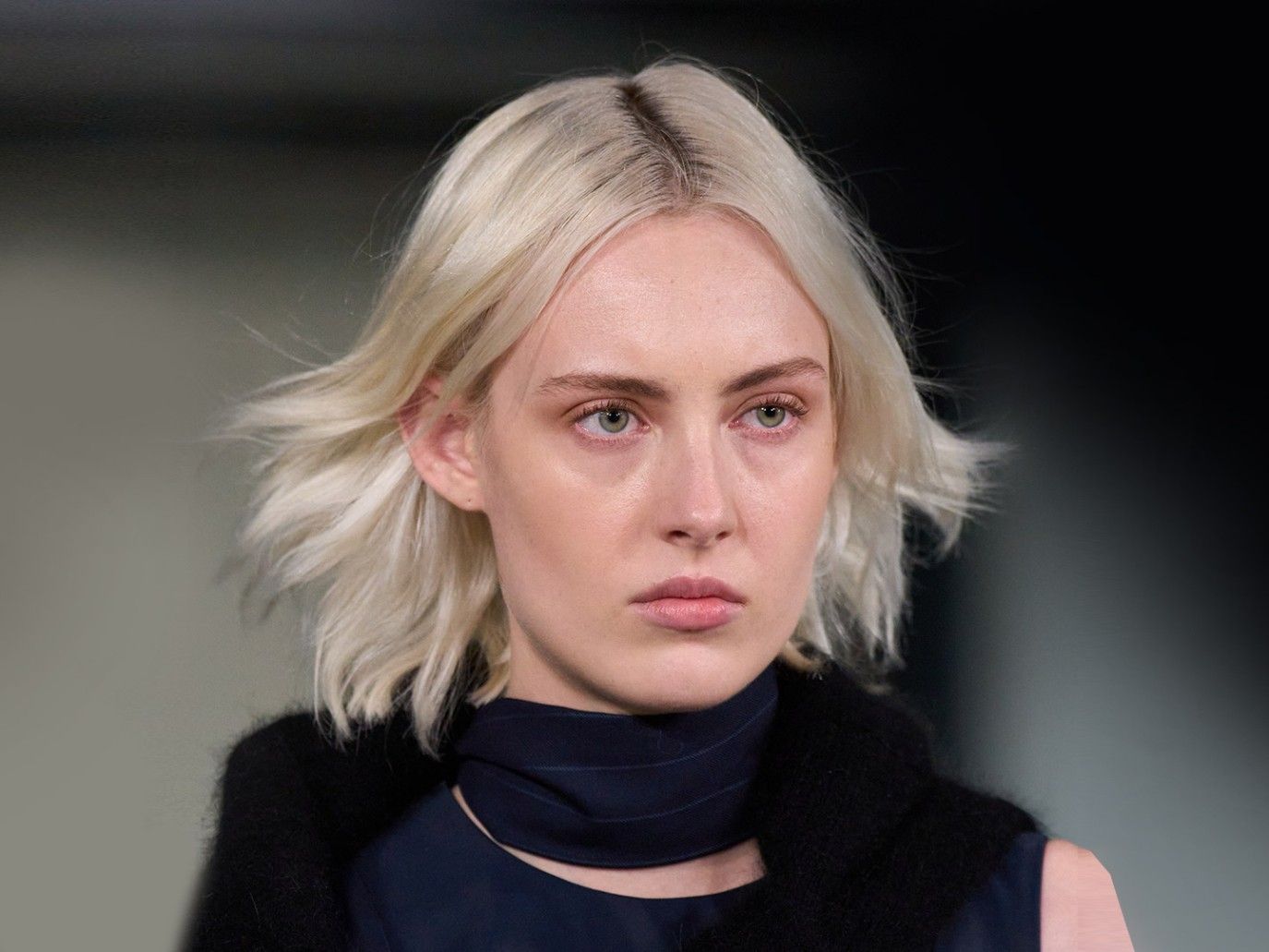 تجربتي مع التقشير الكريستالي للوجه.. خطوة نحو بشرة أكثر نقاءً وصفاءً