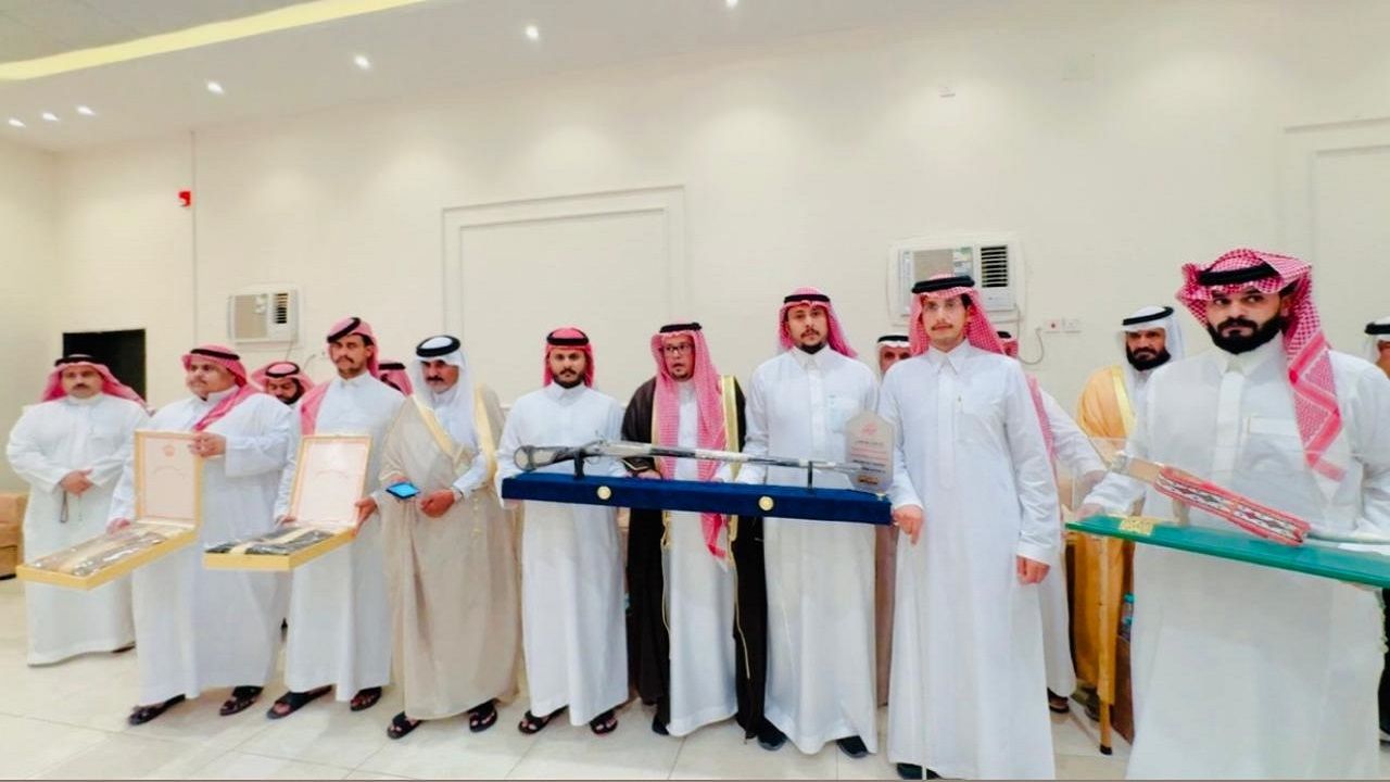 تكريم محمد الجعيب بعد إنقاذه لأسرة الشهري من حادث مروع.. فيديو