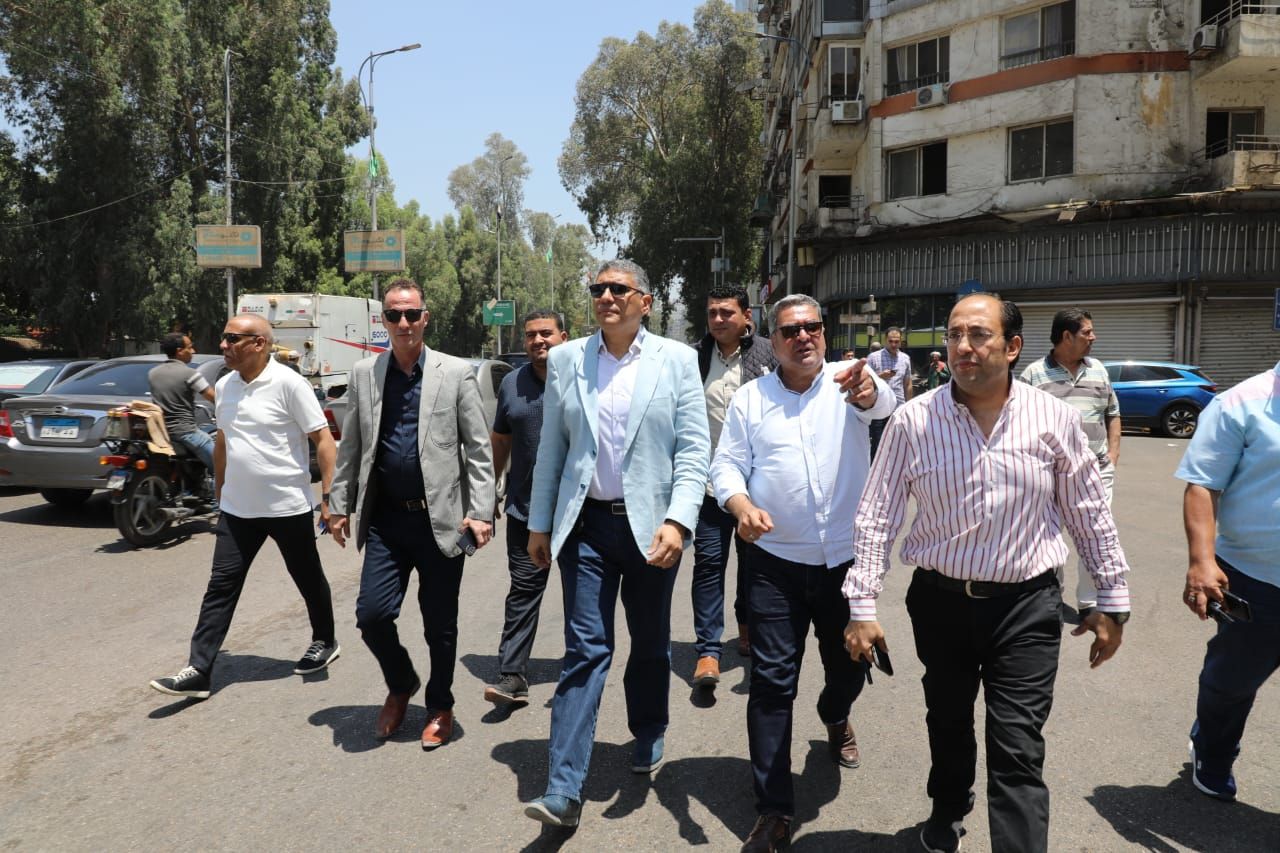 محافظ الجيزة يتابع مستوى الخدمات بالأحياء ويوجه بسرعة الاستجابة لشكاوى المواطنين