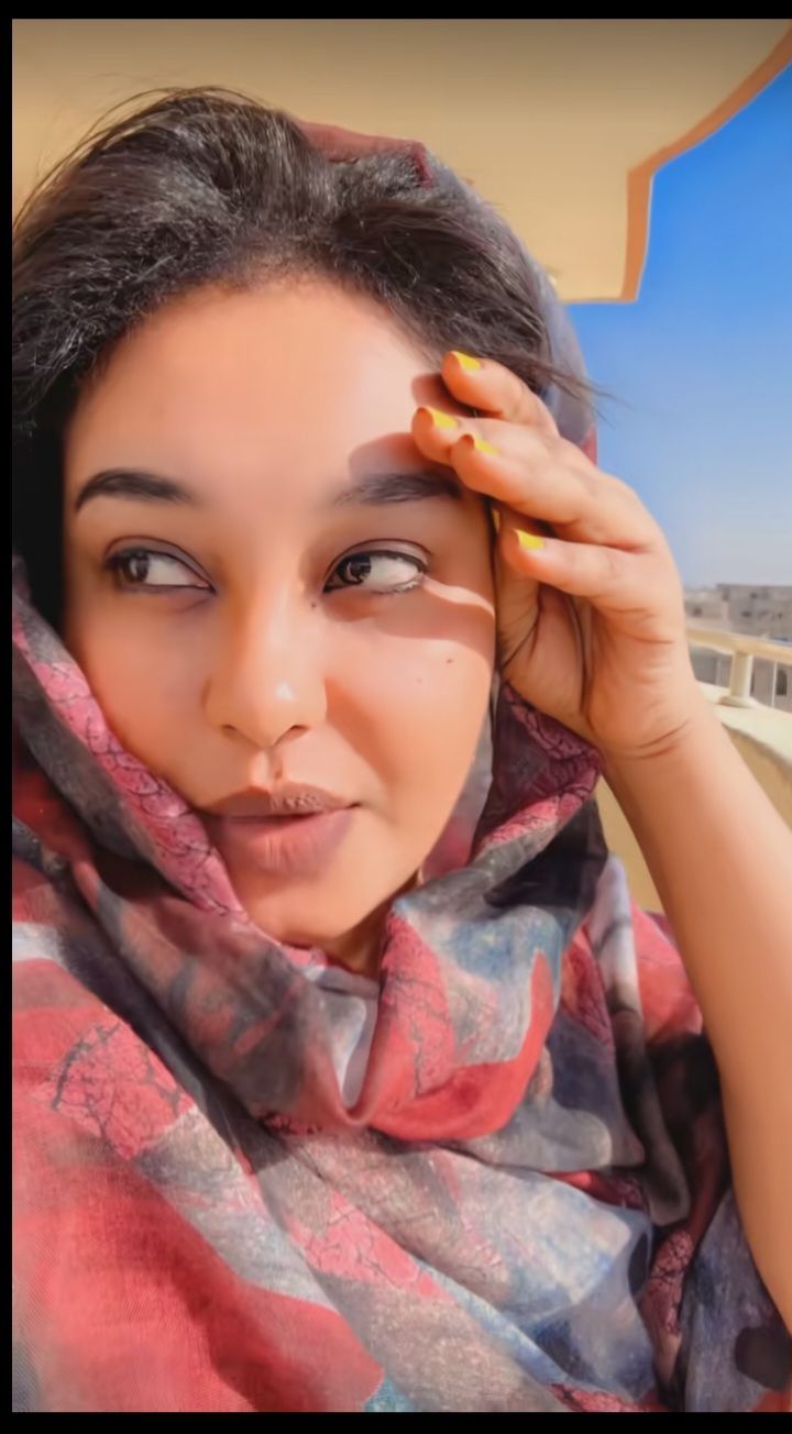 شاهد بالفيديو.. الفنانة هدى عربي تبارك للإمبراطور العودة من جديد وحسناء السوشيال ميديا تسخر منها: (أحمد ده بيغني من قبل ما تنفخي وتشفطي اتلهي)