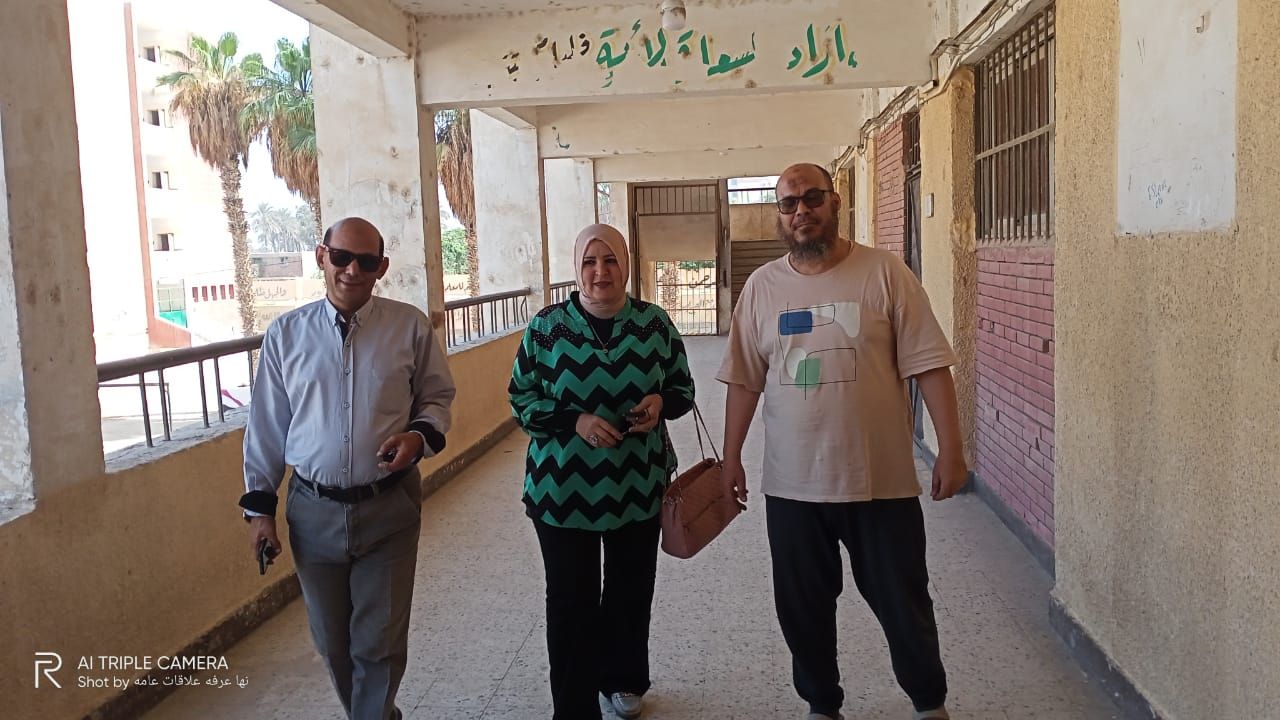 وكيل مديرية التعليم بالجيزة تتابع جاهزية لجان امتحانات الثانوية العامة بالصف