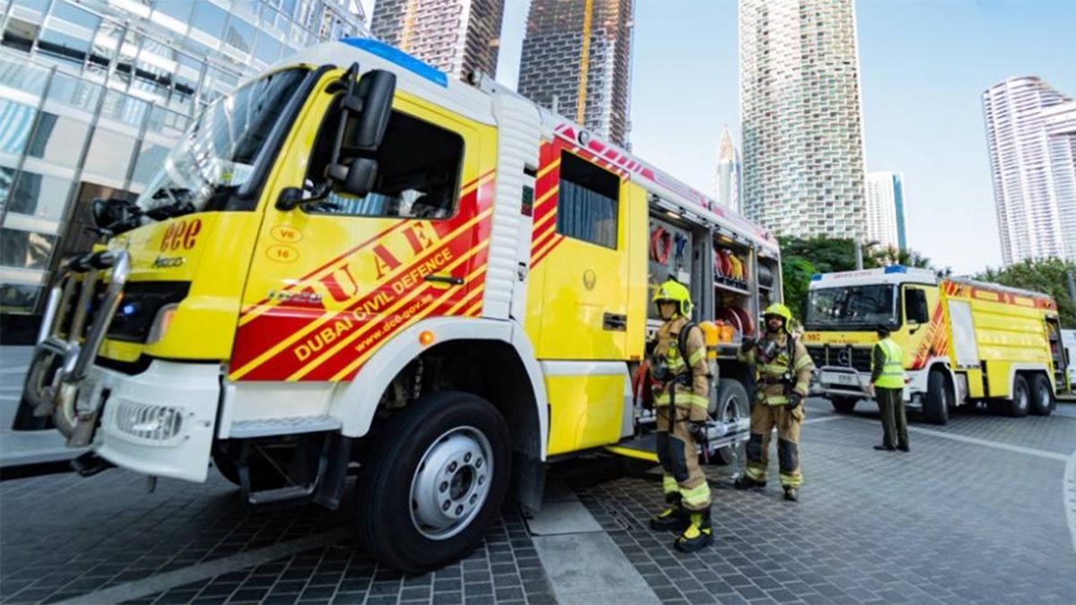 الامارات | دفاع مدني دبي يتعامل مع حريق في أحد المباني بمنطقة المارينا