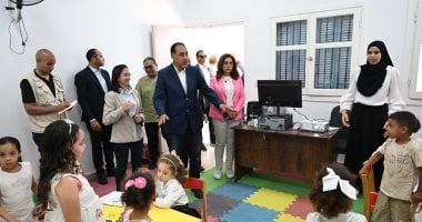 رئيس الوزراء يتفقد مدرسة رزق درويش الابتدائية بزاوية صقر.. ويشاهد الأنشطة الصيفية