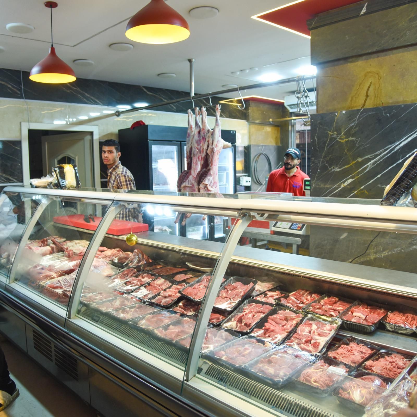 اعرف رد محافظ الإسكندرية على جزار يبيع كيلو اللحمة بـ700 جنيه.. فيديو وصور