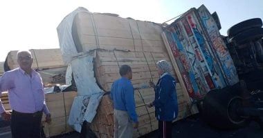 تعطل الحركة المرورية على طريق القاهرة الإسكندرية الزراعى بسبب انقلاب تريلا