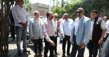 محافظ الجيزة يتابع مستوى الخدمات بالأحياء ويوجه بسرعة الاستجابة لشكاوى المواطنين