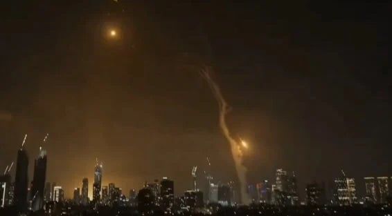 معاريف: موجة ثالثة من الصواريخ الإيرانية فى طريقها إلى إسرائيل