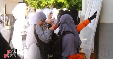 بكاء وغضب من صعوبة اسئلة مادة الفيزياء لطلبة الثانوية الأزهرية