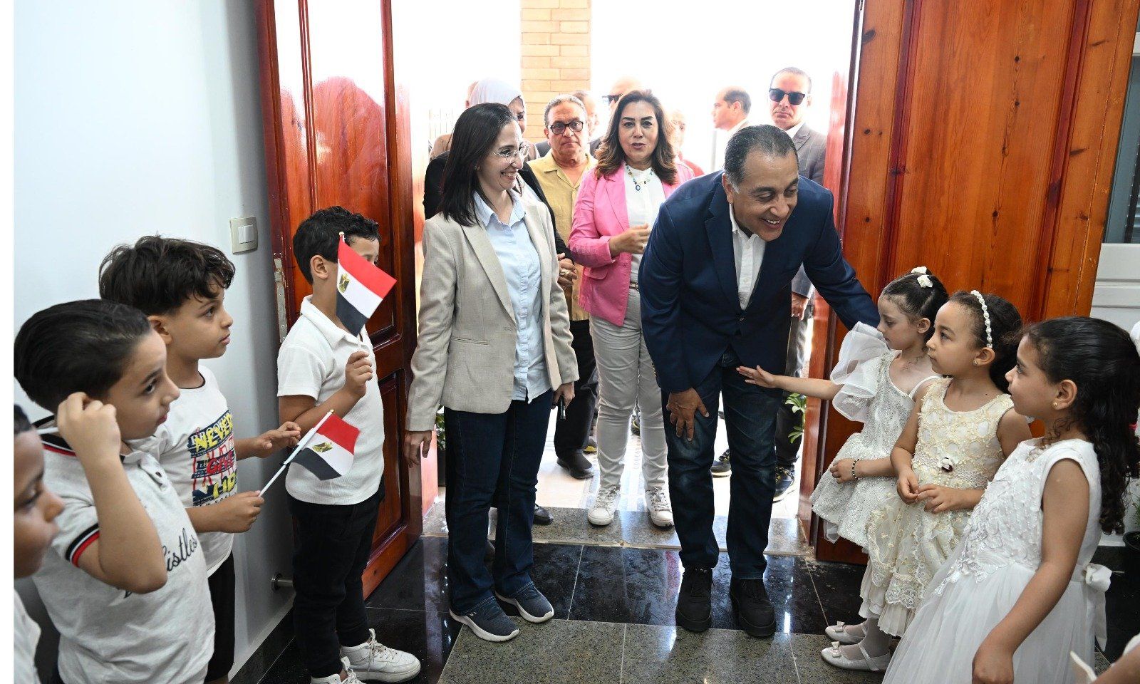 رئيس الوزراء يتفقد مدرسة رزق درويش الابتدائية بزاوية صقر.. ويشاهد الأنشطة الصيفية