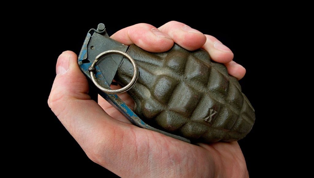 الضالع..إصابة معتل نفسيا وزوجته وشقيقتيه جراء انفجار قنبلة يدوية