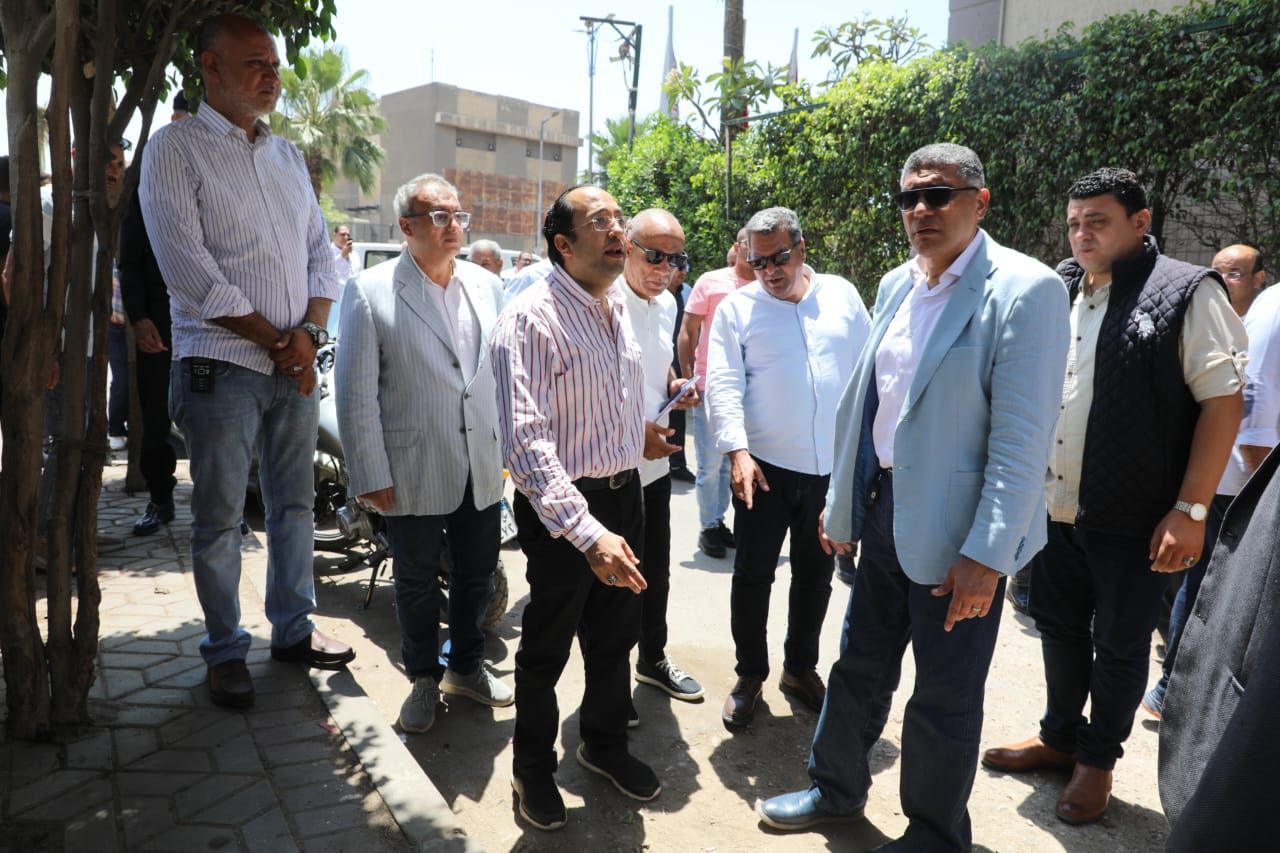 محافظ الجيزة يتابع مستوى الخدمات بالأحياء ويوجه بسرعة الاستجابة لشكاوى المواطنين